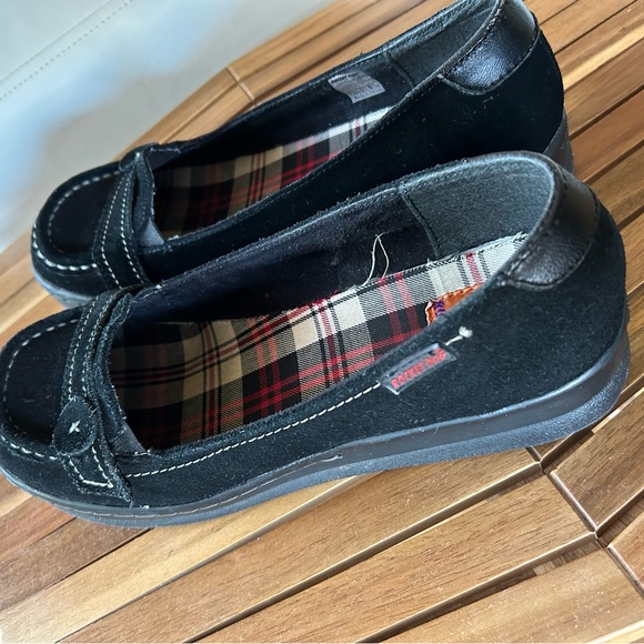 Rocket Dog Black Flats with Moccasin Stitching - Picture 4 of 7